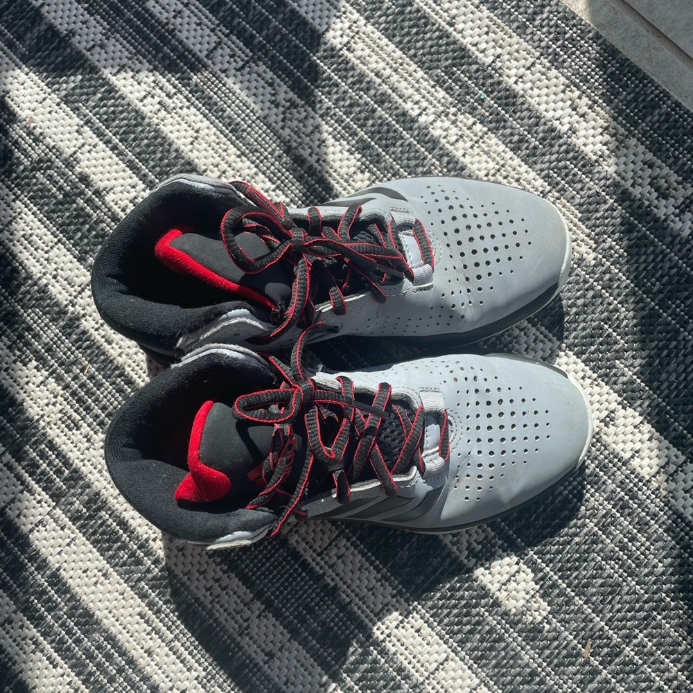 Adidas basketball shoes size 4 1/2